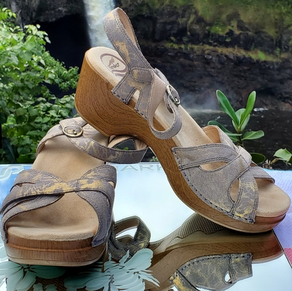 Leather Dansko clog sandals, beige and gold size 40 - Picture 10 of 17